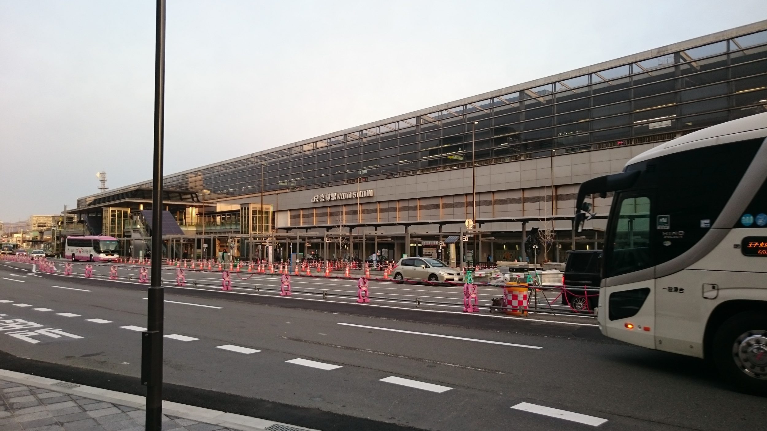 早朝の京都駅